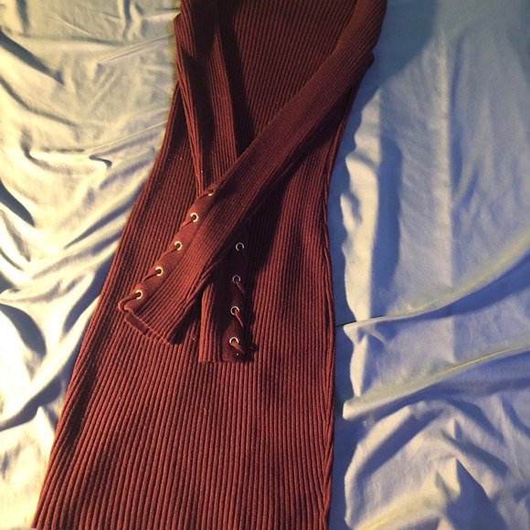 Maroon sweater dress w/detailed sleeves - Picture 7 of 7